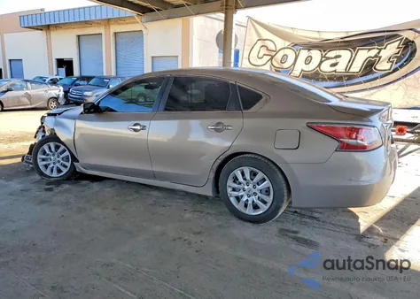 2015 Nissan Altima 2.5 z USA, uszkodzony, nr VIN 1N4AL3AP7FN302959